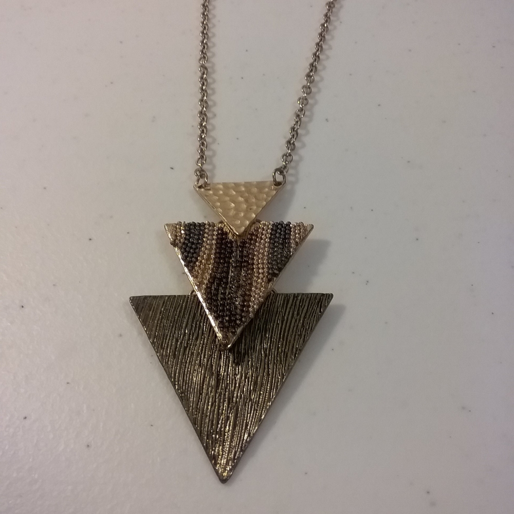 2B Bebe Necklace Tribal Pendant 20" Chain